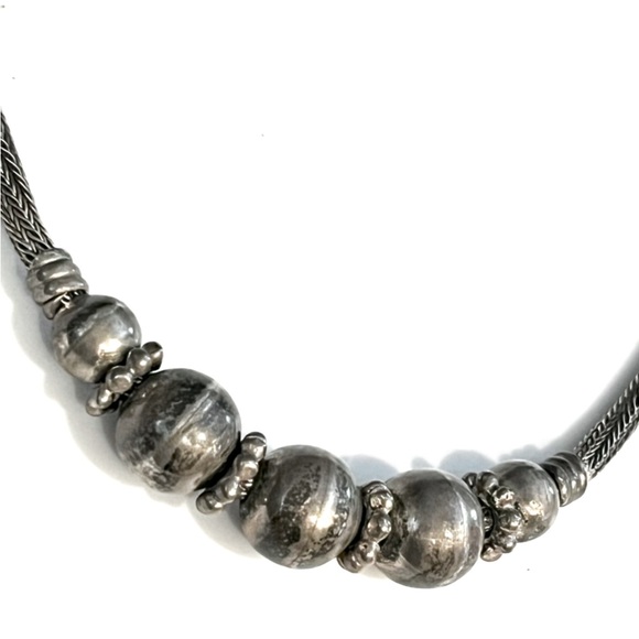 ⌛️⌛️Vintage Bali Sterling Silver
Wheat/Foxtail Chain & Silver Beaded
Necklace - Picture 4 of 8